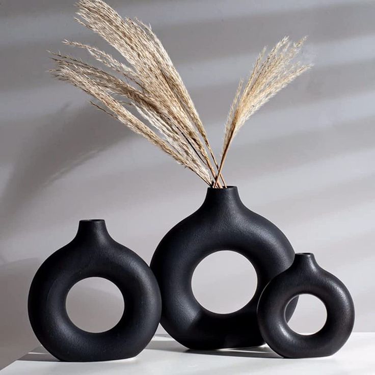 Set of 2 donut shaped vases with shiny look